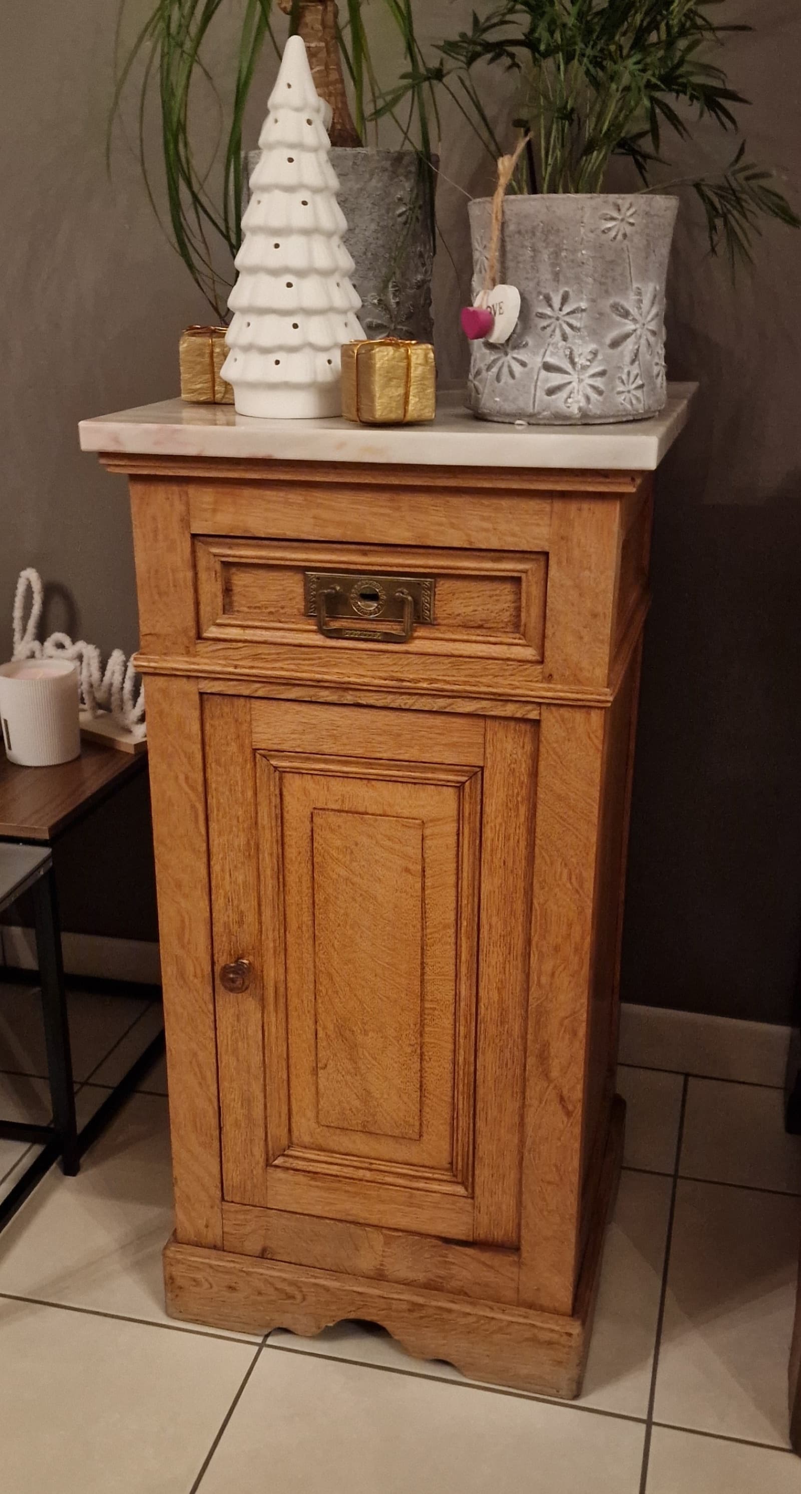 Meuble rénové mis en scène — brocante Jour 9